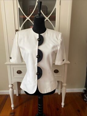 Kasper White Short-Sleeve Blazer with Black Circular Accents